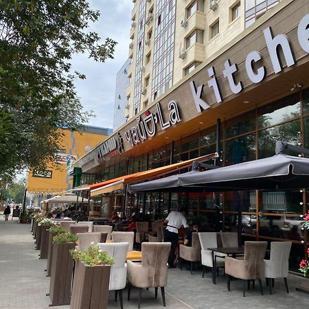 Просторная Двухкомнатная Квартира Жк Бакытты Омир Almatý Exterior foto